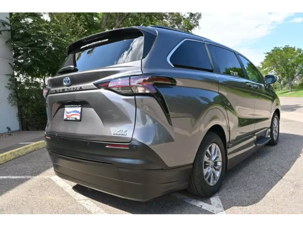 2024 Toyota Sienna XLE Plus AWD Mobility Handicap Van Handicap      US $91,900.00 - Image 3