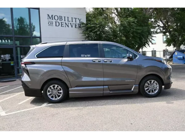 2024 Toyota Sienna XLE Plus AWD Mobility Handicap Van Handicap      US $91,900.00 - Image 2